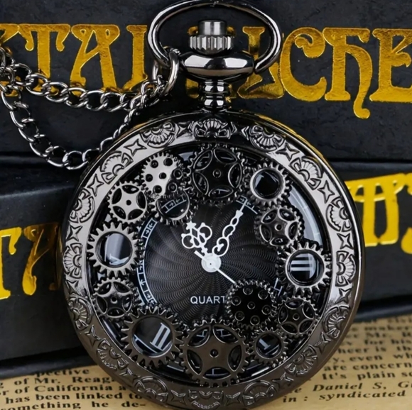 Brand New Steampunk gears quartz pocket watch.  Bronze available - Picture 1 of 3